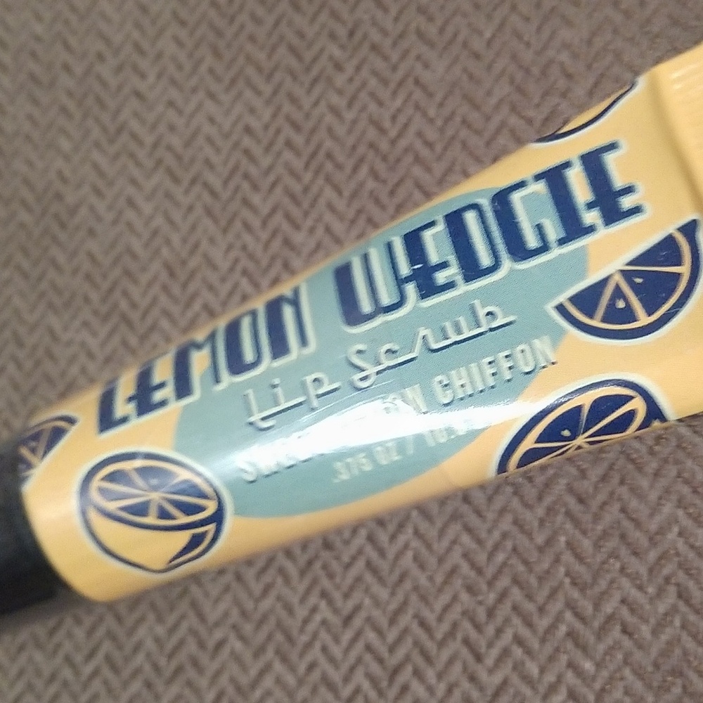 Lemon wedgie lip scrub